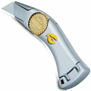 Ніж з висувним трапецевидним лезом TITAN STANLEY: l= 175 мм в металевому корпусі